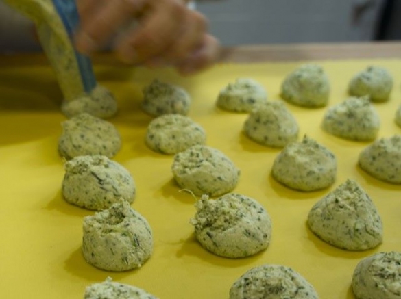PRODOTTI DECO - MALFATTI CON RICOTTA ED ERBETTE: Preparazione dei Malfatti a base di ricotta ed erbette prodotto da Parma Menù Famiglia Carpanese. Alimeto tipico del territorio.	